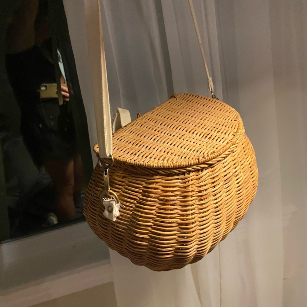 Olli Ella basket purse or bicycle basket. Clip on strap broken